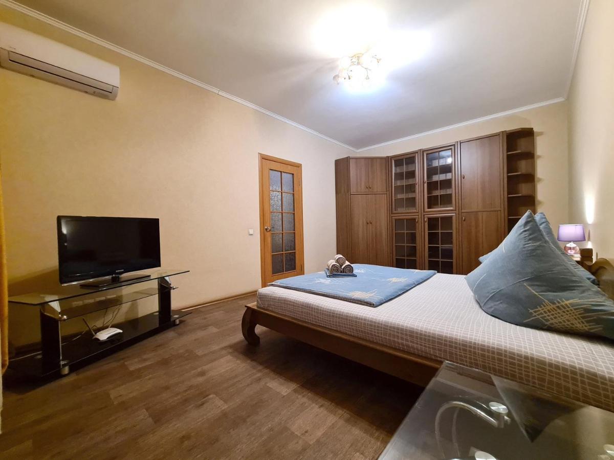 1-Room Luxury Apartment On Sobornyi Avenue 170-V, By Grandhome Zaporizhia Εξωτερικό φωτογραφία